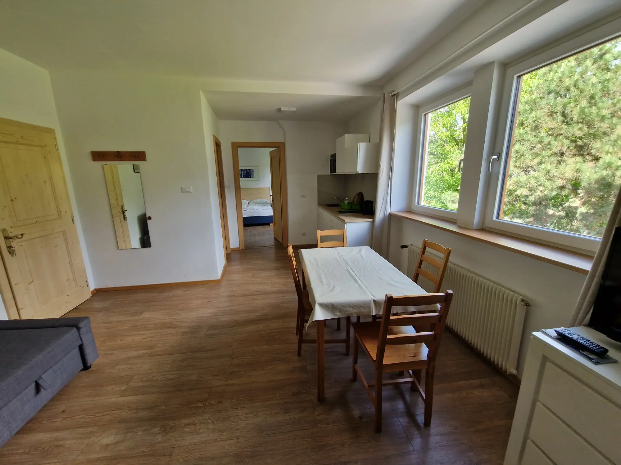 Wohnung 2, Wohnbereich mit Sitzecke