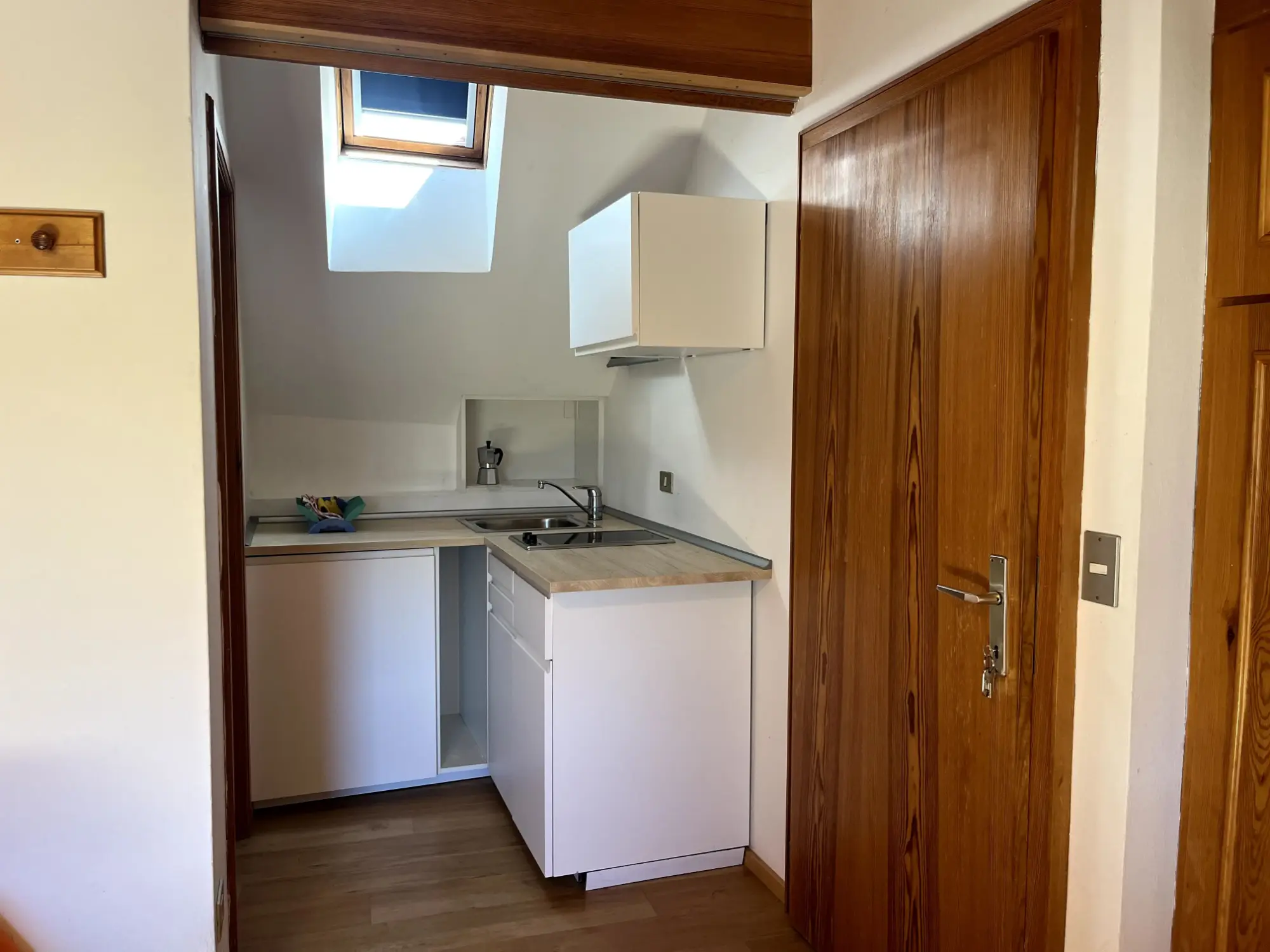 Wohnung 6, Kuechenzeile