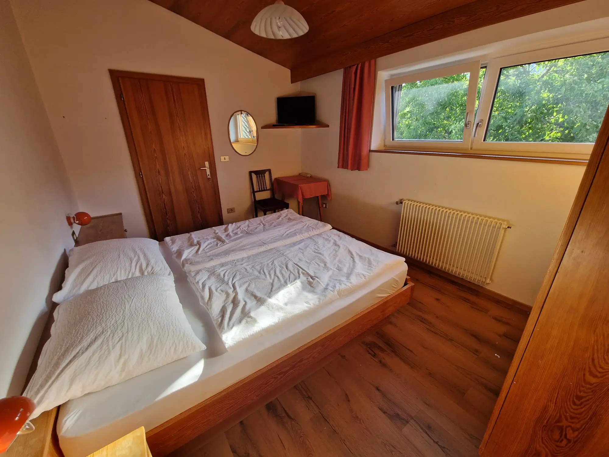 Zimmer 4, Kuechenzeile